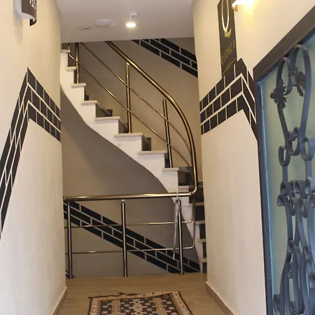 The Lola イスタンブール