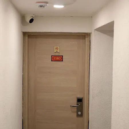 The Lola 2* Stambuł