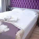 Hotel The Lola