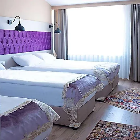 Hotel The Lola