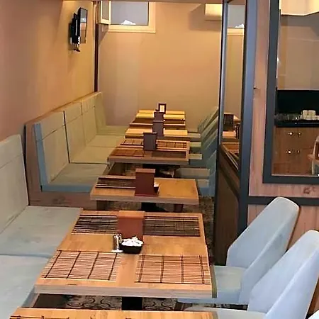 The Lola Hotel