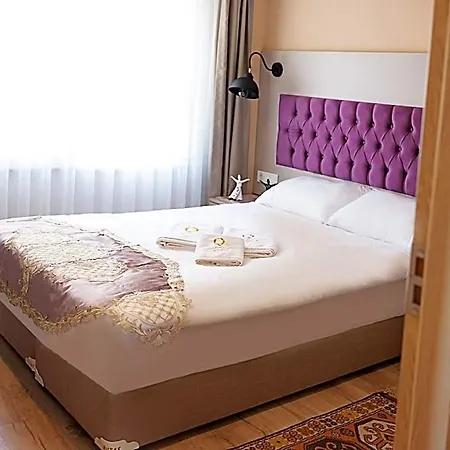 Hotel The Lola