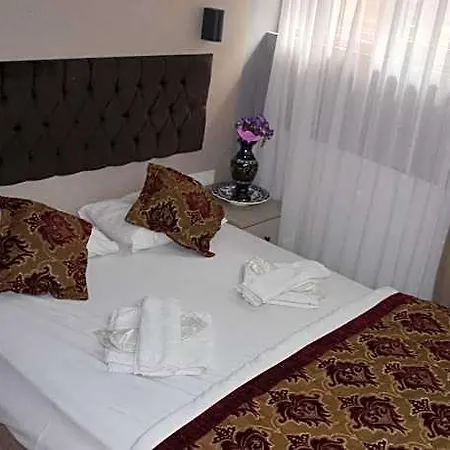 The Lola 2* Istanbul