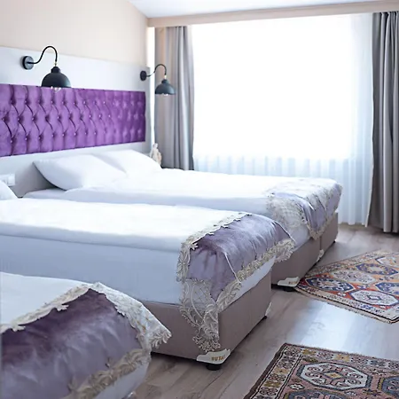 Hotel The Lola
