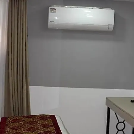 The Lola Hotel 2*